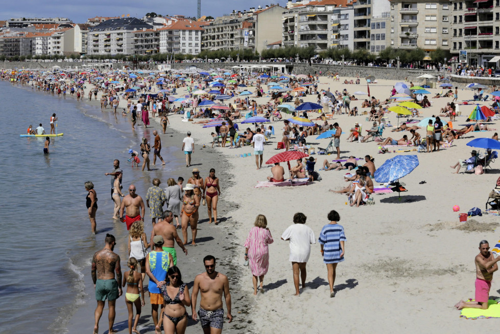 Bañistas playa de silgar agosto