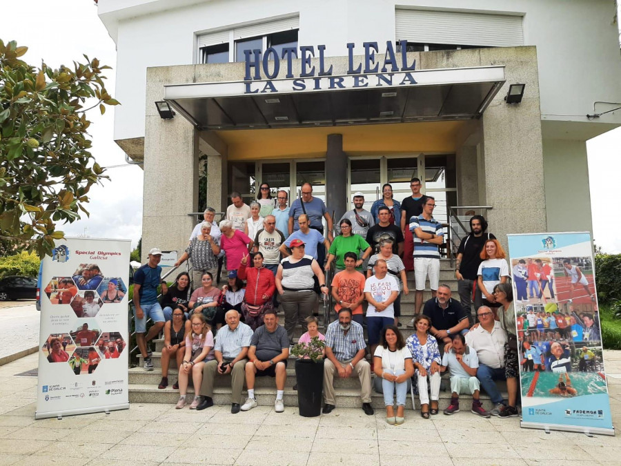 La asociación Special Olympics de personas con discapacidad disfruta del verano en Vilanova