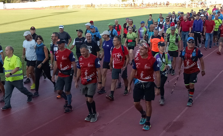 La XIX Andaina 50K Concello de Ribeira ya está en marcha con 250 participantes