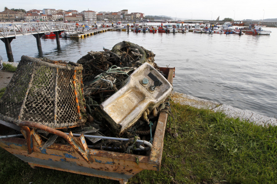 La Cofradía de Cambados ofrece hoy una charla divulgativa dentro de su campaña contra la basura marina