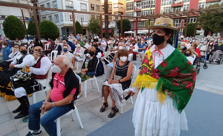 La previsión de lluvia provoca cambios en la programación de las fiestas patronales de Santa Uxía