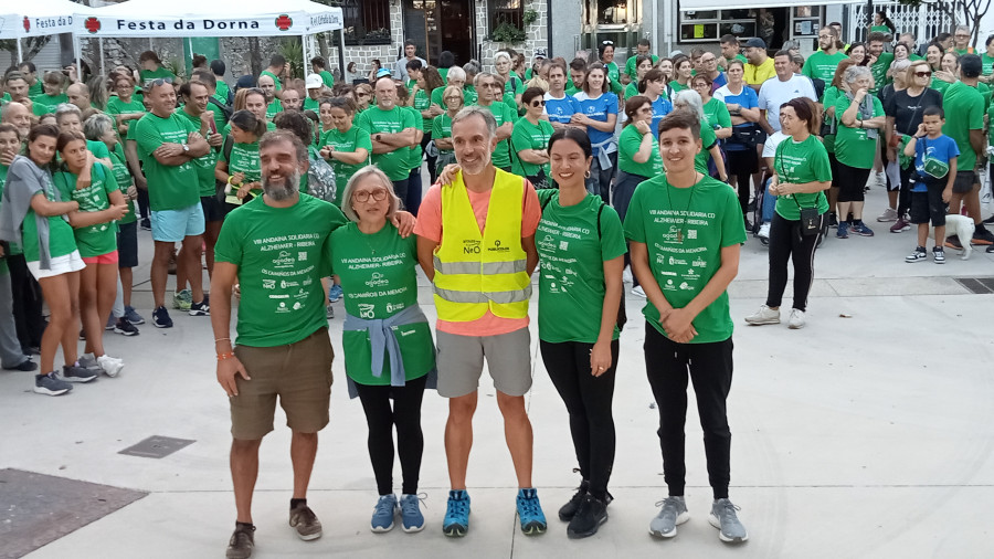 Cerca de 300 personas participaron en la VIII Andaina Solidaria co Alzheimer en Ribeira