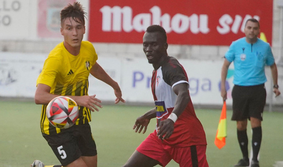 El Arosa cae ante un Bouzas que remontó el tempranero gol de Sylla