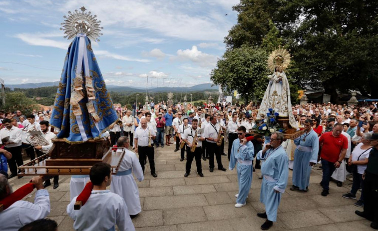 Multitudinario fervor religioso y festivo en la jornada grande de la Virgen de los Milagros de Amil
