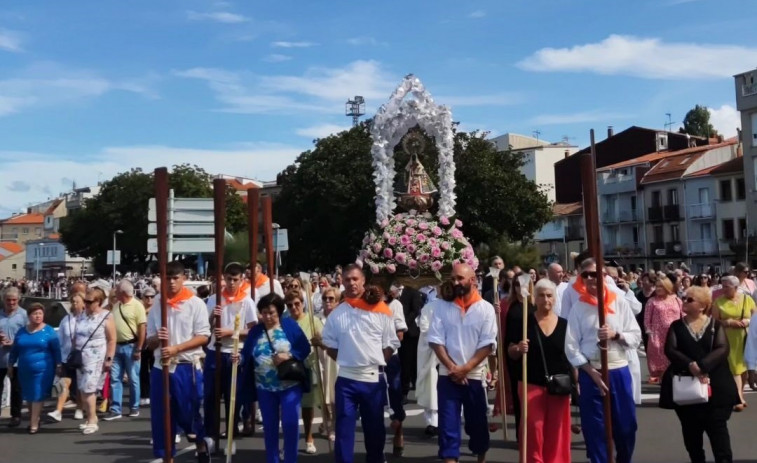 Rianxo surca la Ría para honrar a su Moreniña en el día más grande de las Festas da Guadalupe