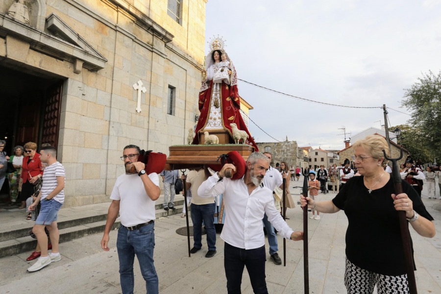 Vilanova venera a su copatrona, Nuestra Señora de la Pastoriza, con la tradicional procesión