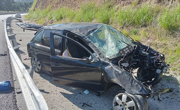 Herido un conductor en un accidente en la Autovía do Barbanza, en Ribeira, y cuyo coche dio varias vueltas de campana