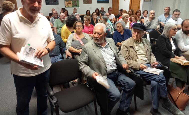 Abarrote en el centro Lustres Rivas para una nueva presentación de un libro de José Vicente Domínguez