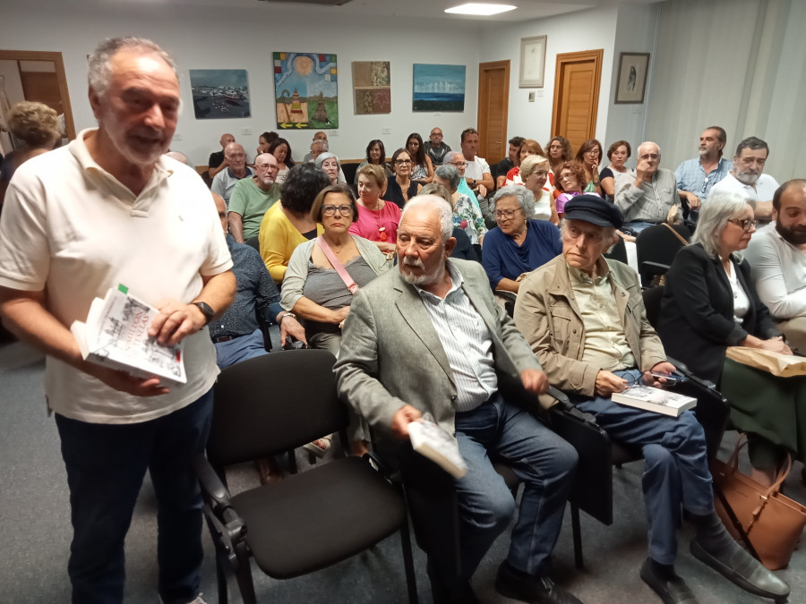 Abarrote en el centro Lustres Rivas para una nueva presentación de un libro de José Vicente Domínguez