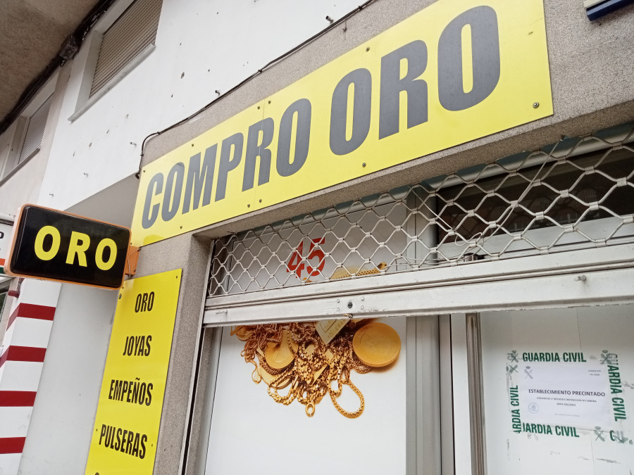 Precintado un negocio de compraventa de oro en Boiro por supuesto despacho de joyas robadas