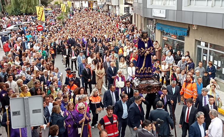 Reportaje | Los poderes curativos del Nazareno atraen a miles de fieles hasta A Pobra