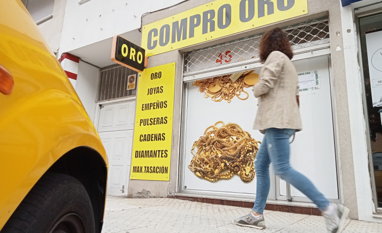 La investigación vincula al local de compraventa de oro precintado en Boiro con un total de 14 robos