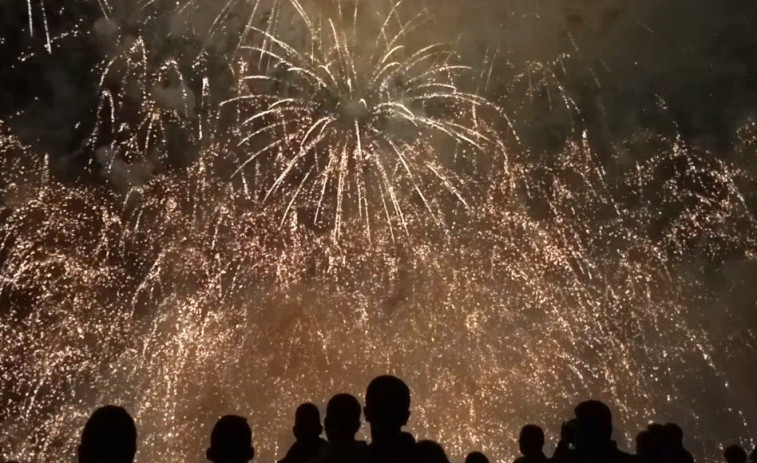 Reportaje | Fuegos de artificio con interrupciones en el Nazareno