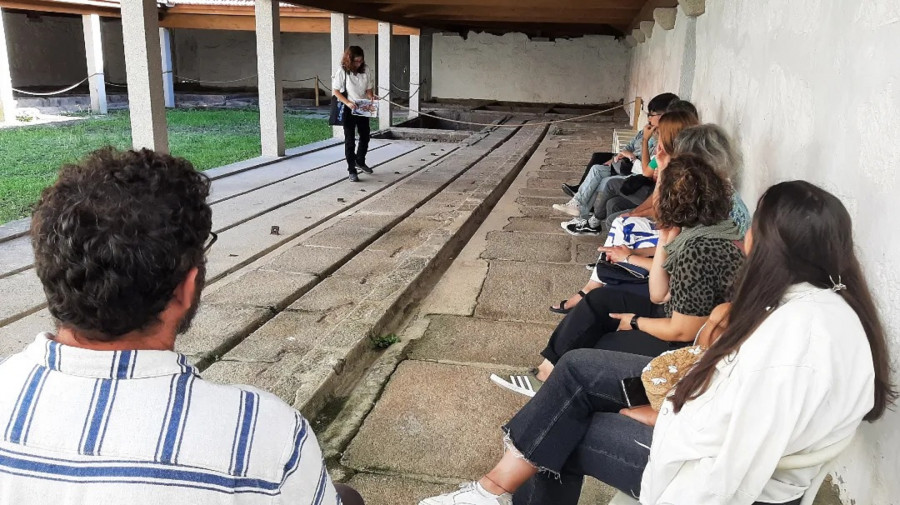 Profesores del IES da Illa de Arousa realizan una visita por el patrimonio industrial y marino del municipio