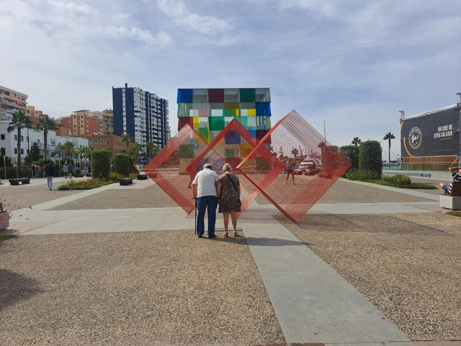 La exposición “A distancia que nos une” de Manolo Paz recala ahora en Málaga con siete esculturas