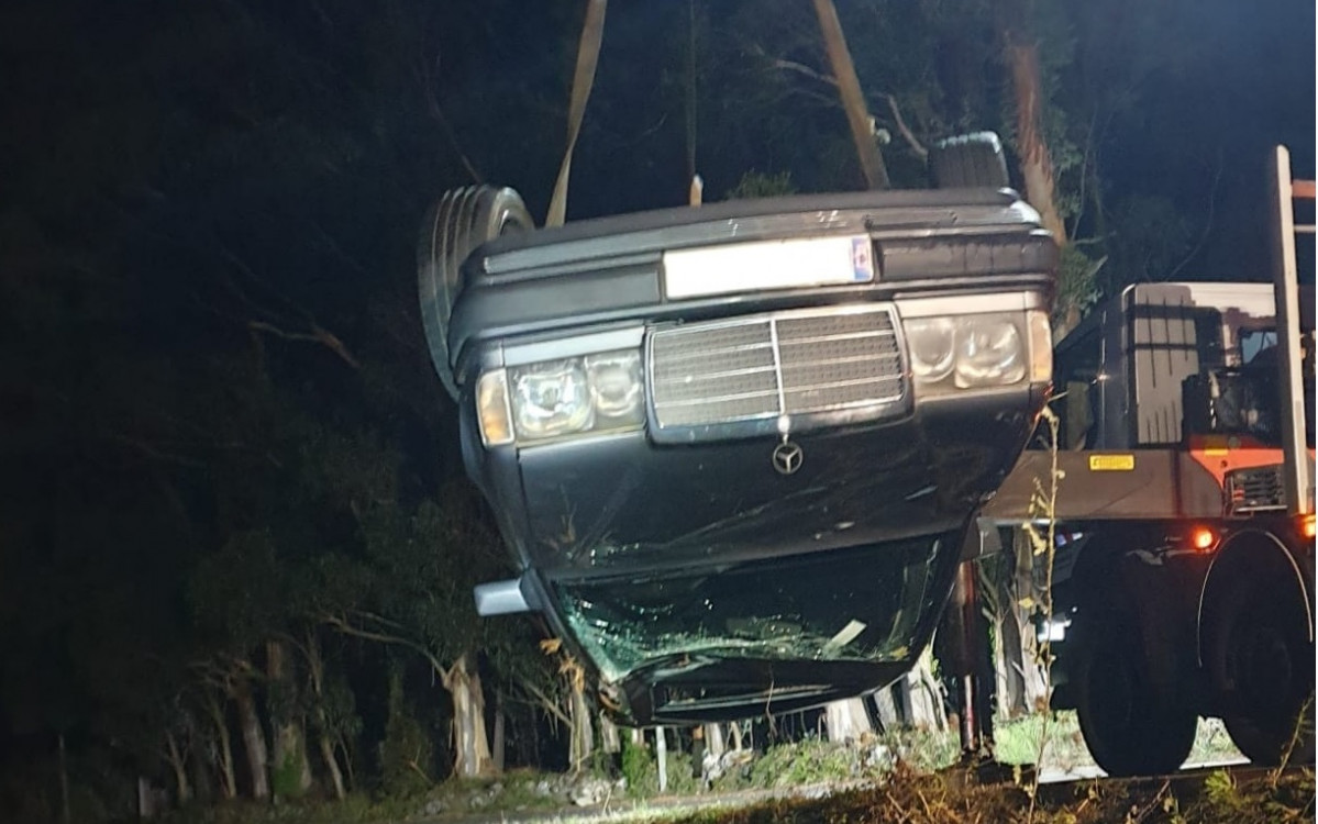 Accidente coche volcado tragove cambados