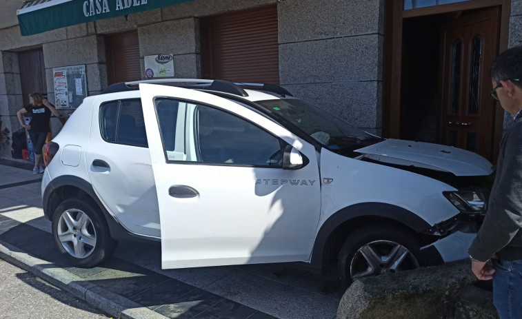 Herido tras sufrir una salida de vía y chocarse contra una casa en Nantes