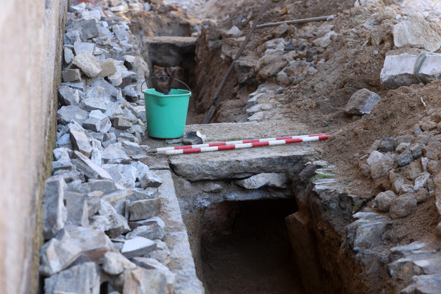 Cambados encuentra posibles restos de uno de los arcos desaparecidos de Fefiñáns