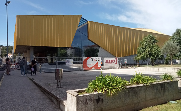 El Concello de Ribeira abrirá expediente sancionador a la constructora del auditorio por incumplir los plazos