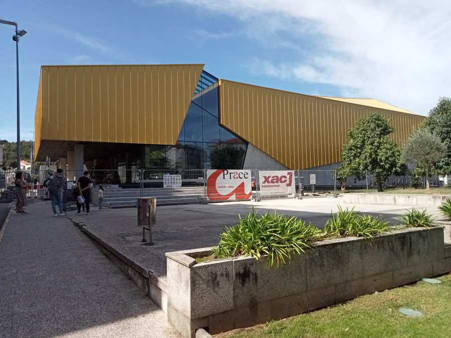 El Concello de Ribeira abrirá expediente sancionador a la constructora del auditorio por incumplir los plazos