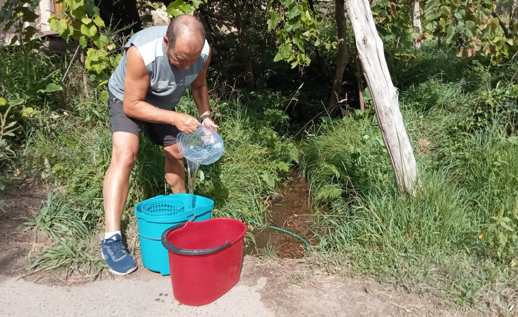 Los vecinos de As Carrouchas, en A Pobra, siguen reclamando la traída de agua después de más de 7 años