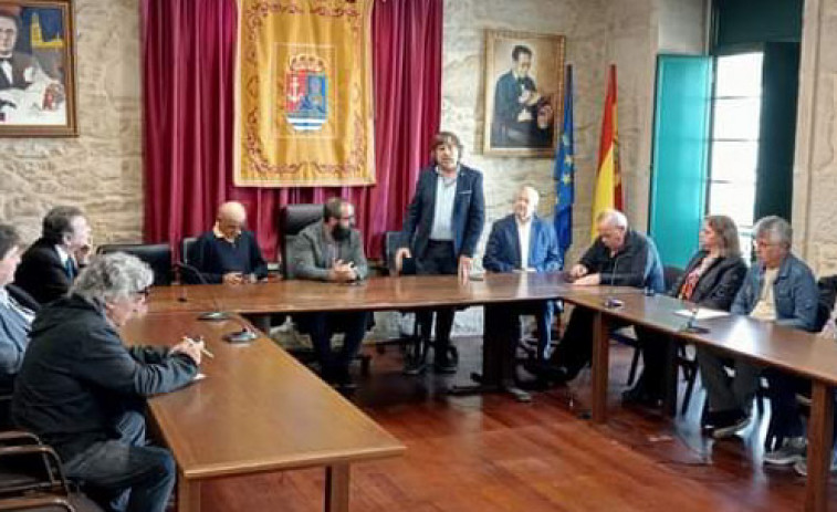 Firmantes del manifiesto para que Castelao sea proclamado primer presidente de Galicia visitan Rianxo y Boiro