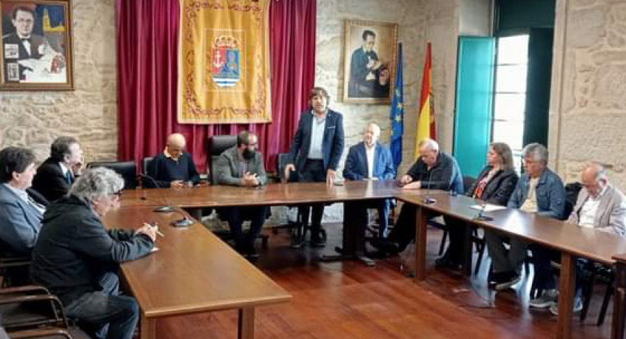 Firmantes del manifiesto para que Castelao sea proclamado primer presidente de Galicia visitan Rianxo y Boiro
