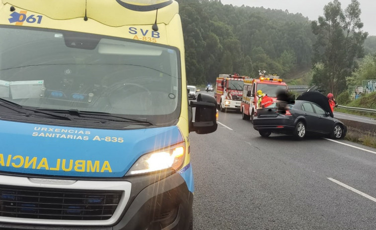 Herido un conductor en un accidente de tráfico en la Autovía do Barbanza en Boiro
