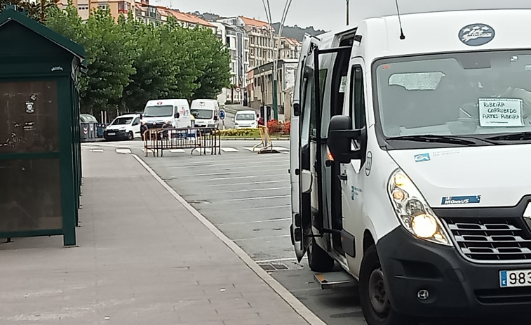 Usuarios del autobús de Ribeira a Corrubedo advirtieron en agosto a la Xunta de deficiencias del servicio