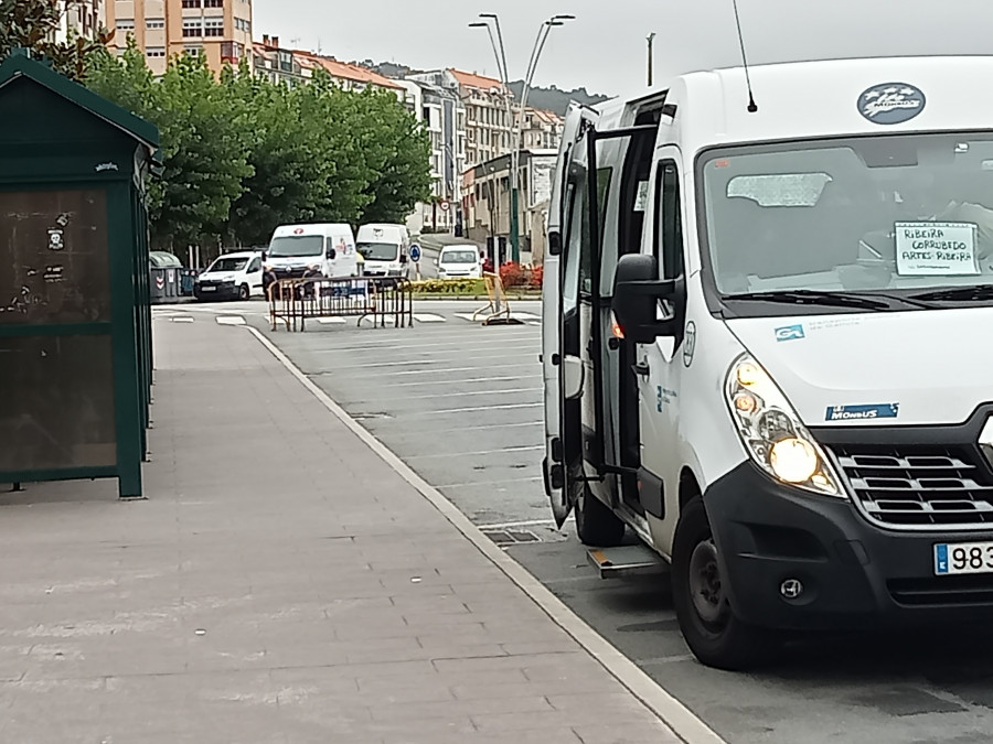 Usuarios del autobús de Ribeira a Corrubedo advirtieron en agosto a la Xunta de deficiencias del servicio