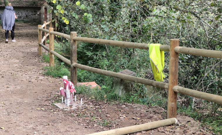 La mejora de la Variante llega a la Ruta da Pedra con la renovación de barandillas, farolas y mobiliario