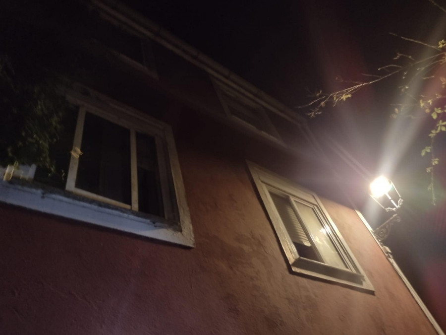 Sofocan un incendio en una casa abandonada de la calle Tetuán, en A Pobra