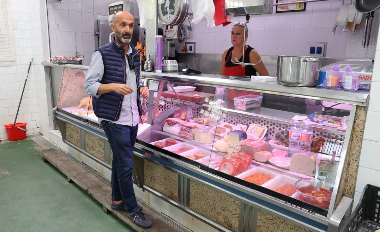 Ravella recoloca a las placeras de Vilaxoán en la antigua panadería