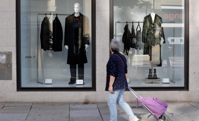 Las atípicas temperaturas estivales ponen en jaque al comercio textil: “A estas alturas del año ya se vendían jerseys de lana”