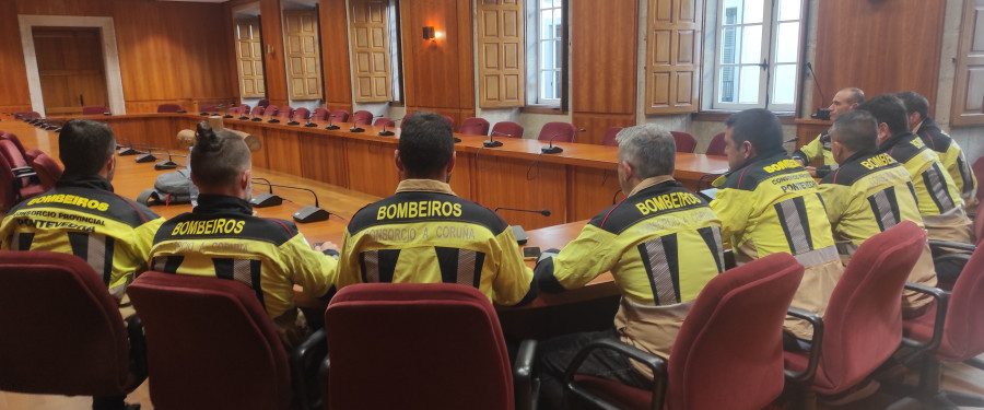 Los Bomberos preparan un calendario de movilizaciones tras el "plantón" de Xunta y diputaciones a las negociaciones