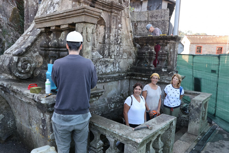 Un nuevo “look” para la histórica fuente de Castroagudín