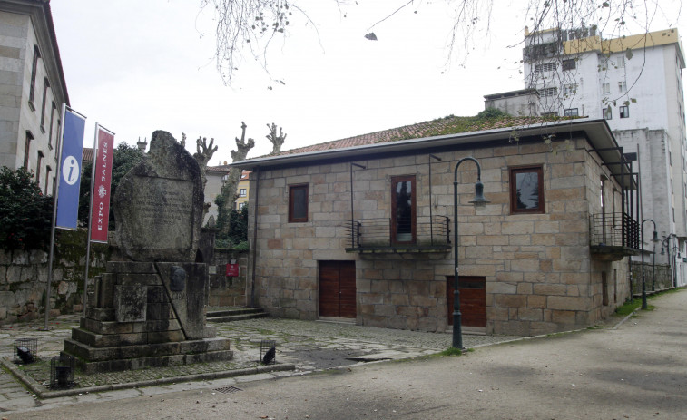 Xoán Colazo presenta hoy en Cambados su libro “Cento doce viaxes na miña terra”