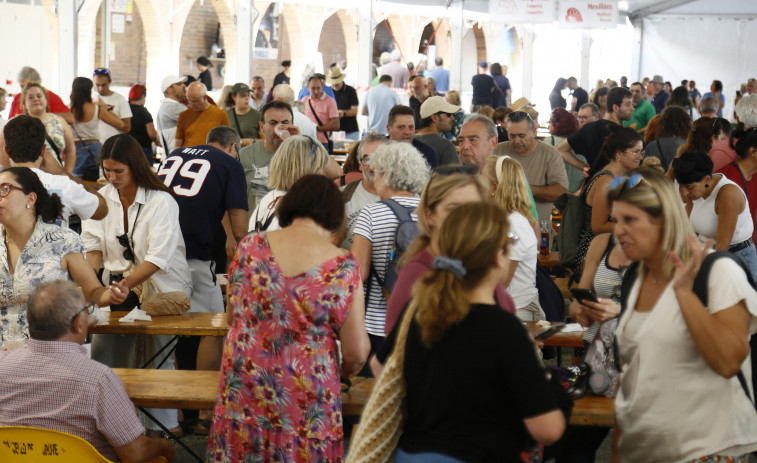 La LX Festa do Marisco encara el puente festivo con las previsiones por las nubes y arranca la feria de oportunidades