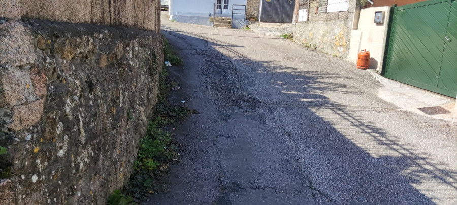 El PP denuncia la falta de limpieza y el mal estado de la carretera en Trabanca Sardiñeira
