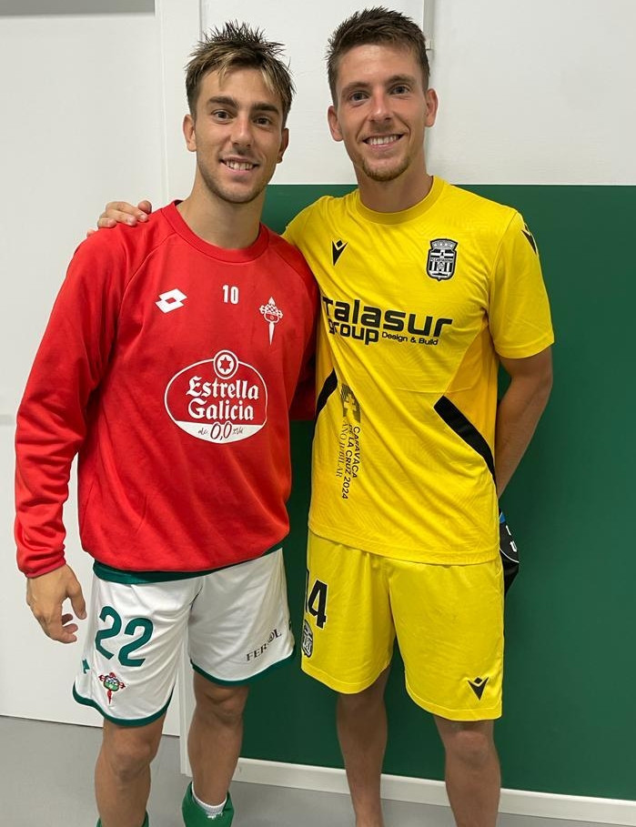 u00cdker y Jose Fontu00e1n pasaron de rivalizar en los Catoira vs Arosa a hacerlo en el fu00fatbol profesional en el pasado Racing vs Cartag