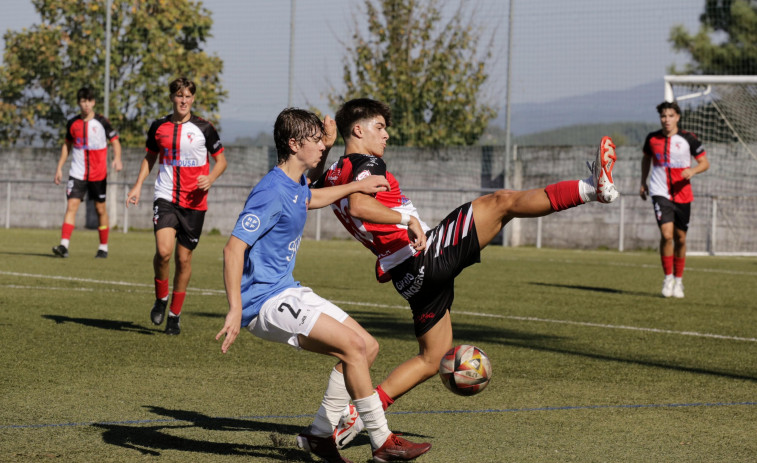 El Arosa juvenil visita al colíder Compostela en Santa Isabel