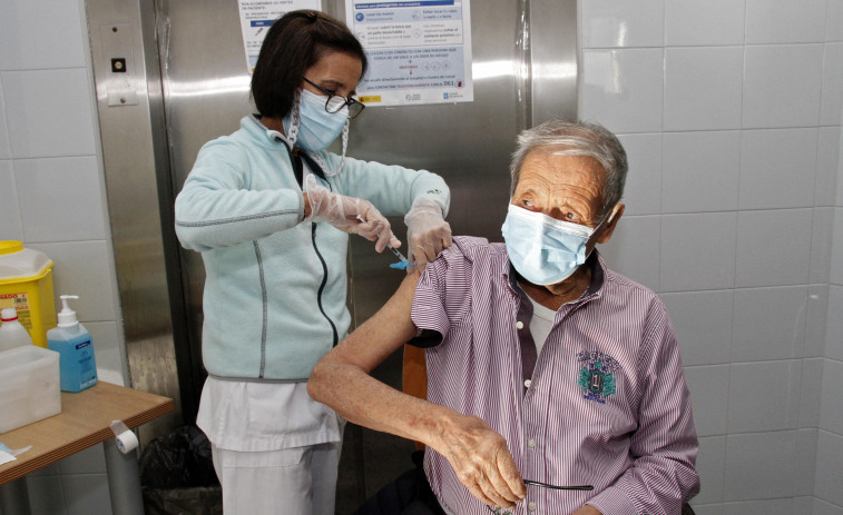 La campaña de vacunación contra gripe y covid comenzará el jueves 26 en el Hospital do Salnés