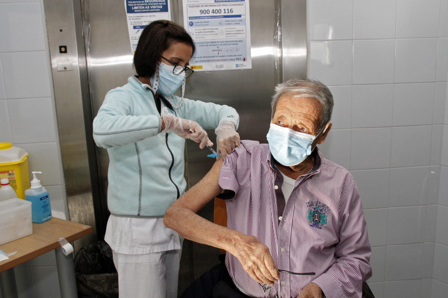 La campaña de vacunación contra gripe y covid comenzará el jueves 26 en el Hospital do Salnés