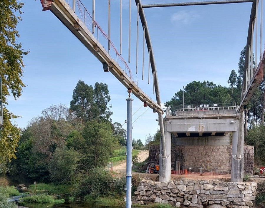 La Xunta ultima el desmontaje del tablero del puente de Pontearnelas