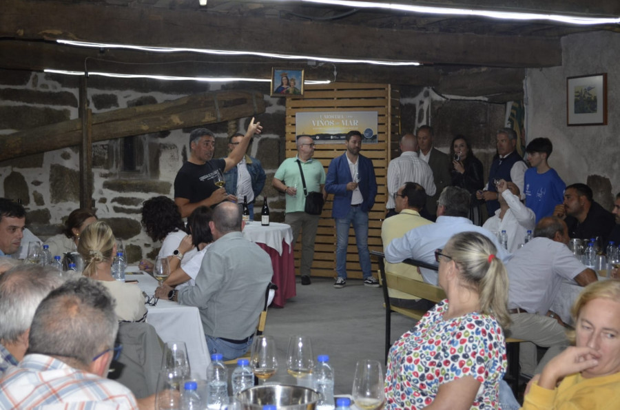 Castrelo inaugura su I Mostra dos viños do mar con éxito de asistencia y respaldo institucional