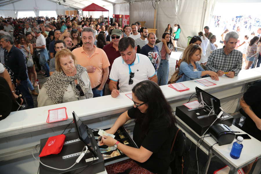 La LX Festa do Marisco despacha hoy sus últimas raciones tras diez días de la mejor gastronomía y ambiente