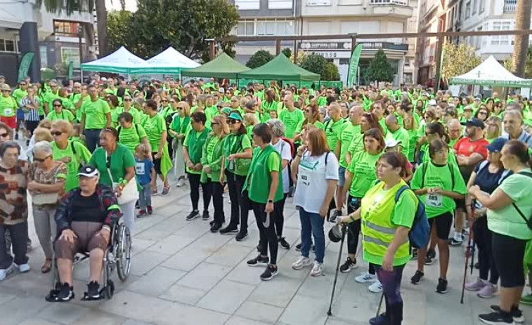 Unas 550 personas se vuelcan con la II Andaina Solidaria “En marcha contra o cancro” en Ribeira