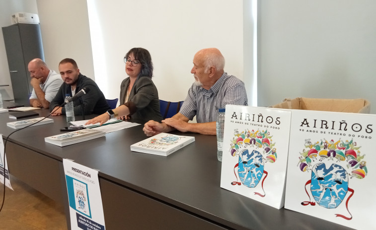 Airiños presenta en Rianxo el libro conmemorativo de sus 90 años de teatro del pueblo de Asados