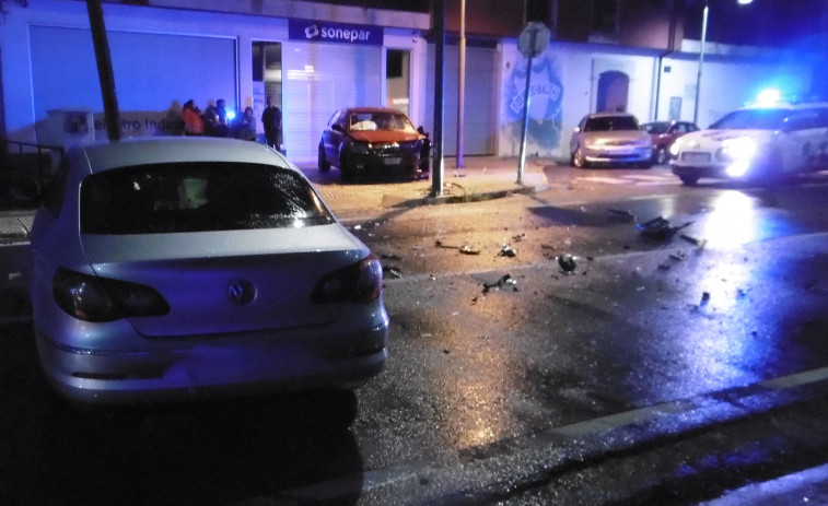 Heridos dos conductores en un choque frontolateral en el lugar de Cimadevila, en Boiro