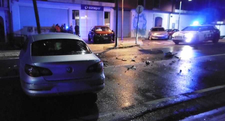 Heridos dos conductores en un choque frontolateral en el lugar de Cimadevila, en Boiro